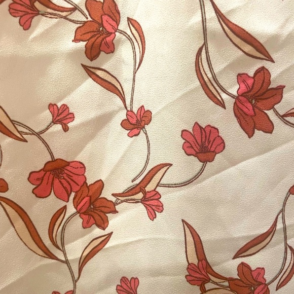 NEW…41 Hawthorn Floral Pleated Sleeveless Blouse - Picture 4 of 4